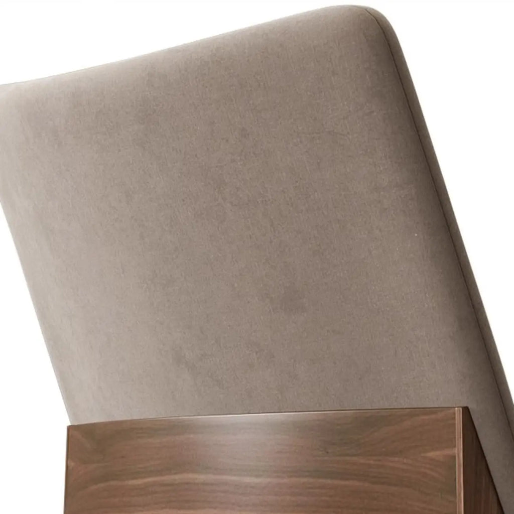 Chaise de salle à manger moderne sans accoudoirs, rembourrée et avec pieds en bois