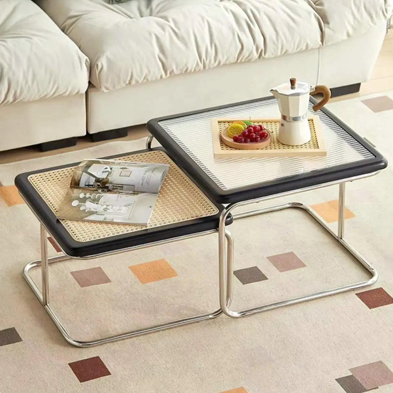 Table basse gigogne carrée en rotin finition cerisier et verre