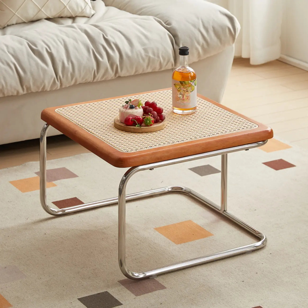 Table basse gigogne carrée en rotin finition cerisier et verre