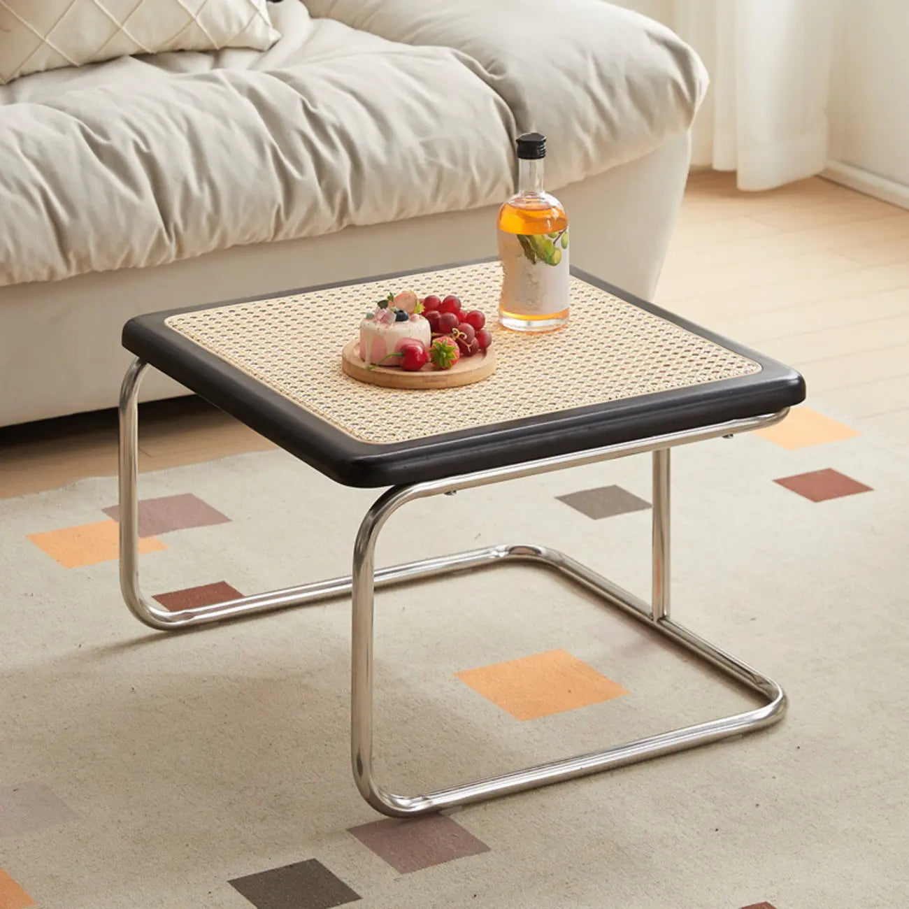 Table basse gigogne carrée en rotin finition cerisier et verre