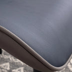 Chaise de salle à manger moderne revêtue de similicuir avec pieds en métal