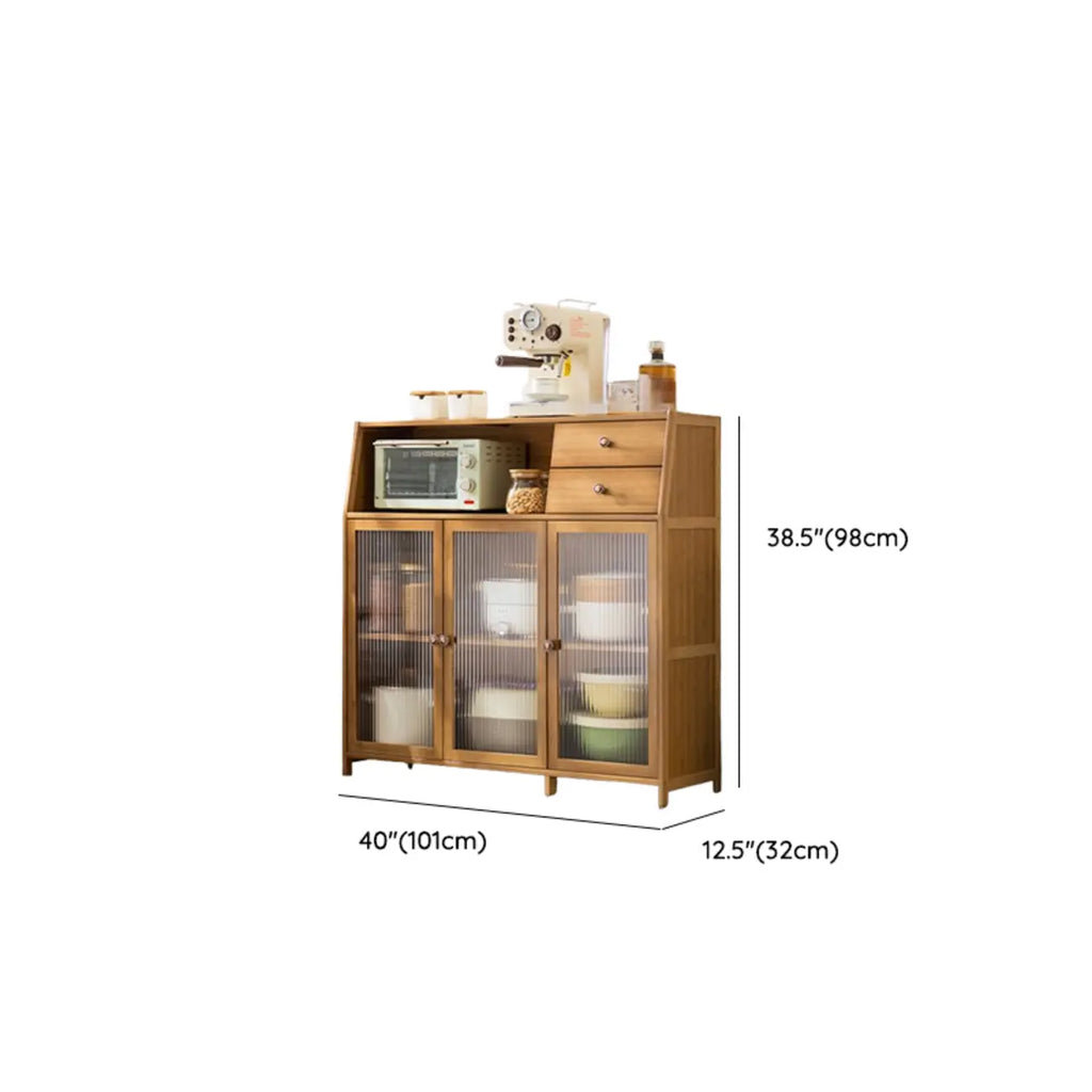 Buffet minimaliste en bambou brun avec portes vitrées
