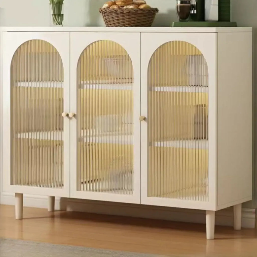 Buffet de cuisine minimaliste blanc cassé avec façade en verre arqué