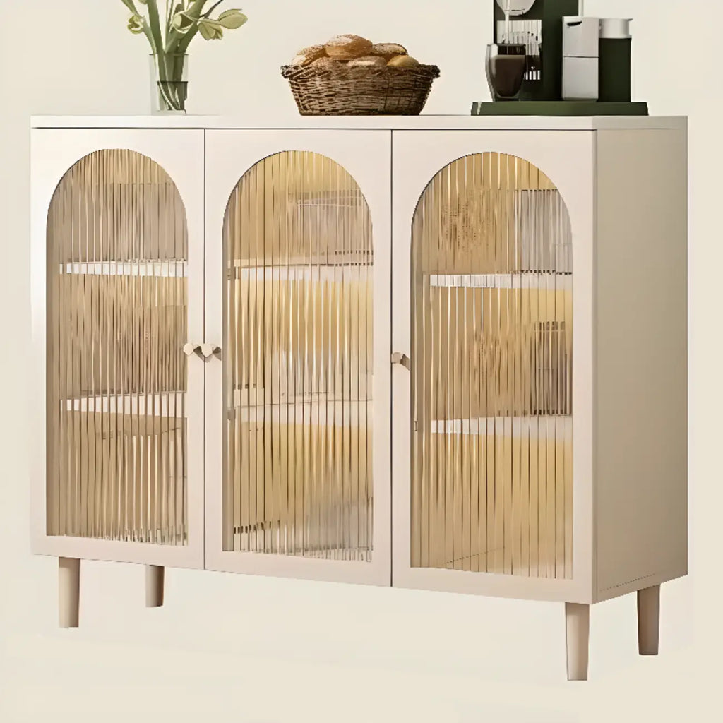 Buffet de cuisine minimaliste blanc cassé avec façade en verre arqué