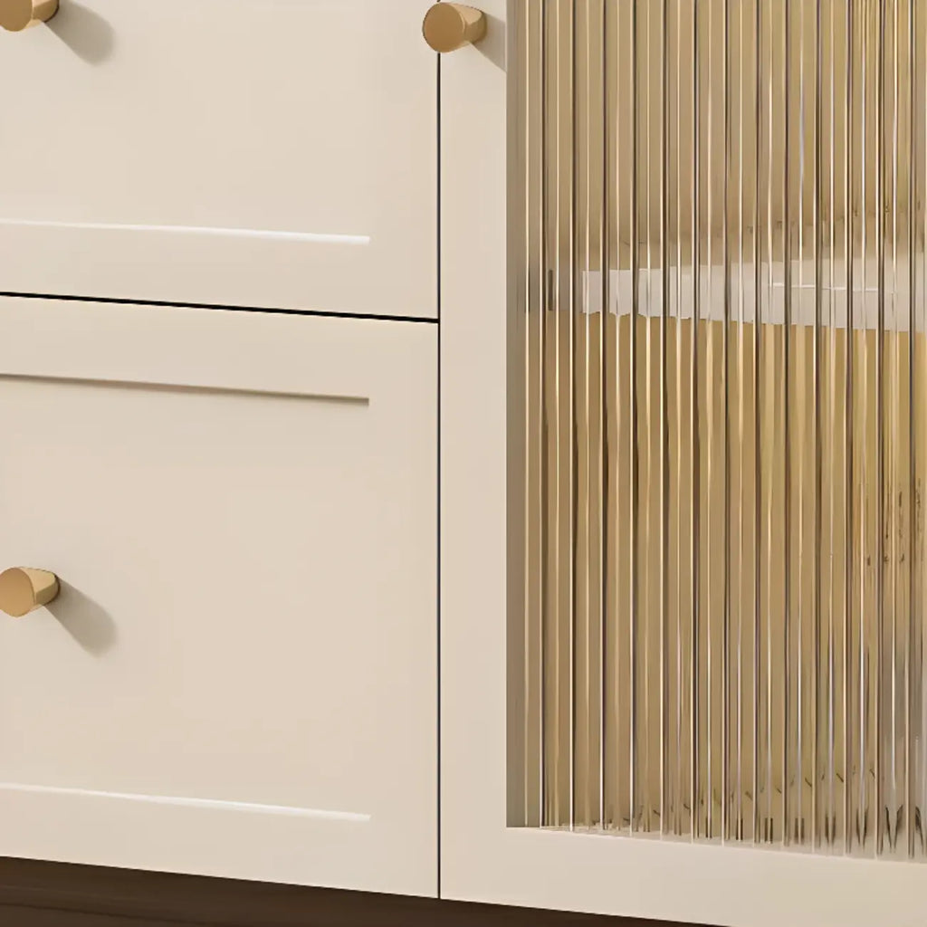 Buffet de cuisine minimaliste blanc cassé avec façade en verre arqué