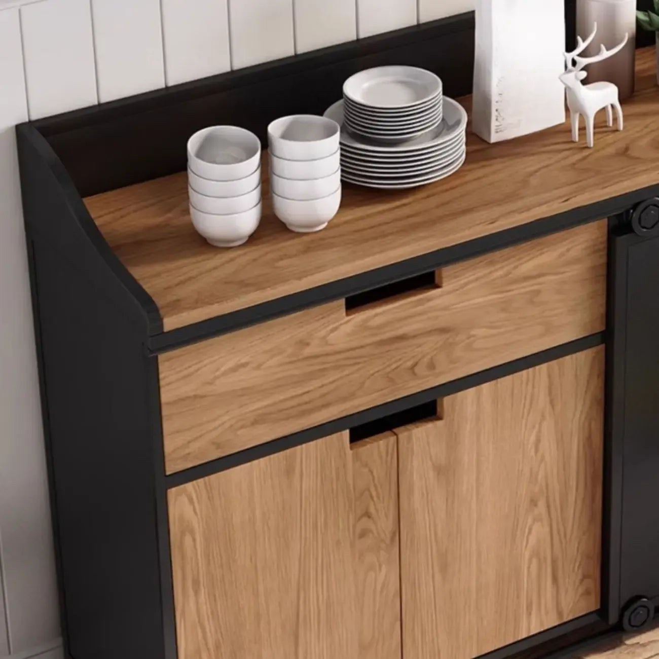 Buffet industriel noir en bois avec portes coulissantes et 4 étagères