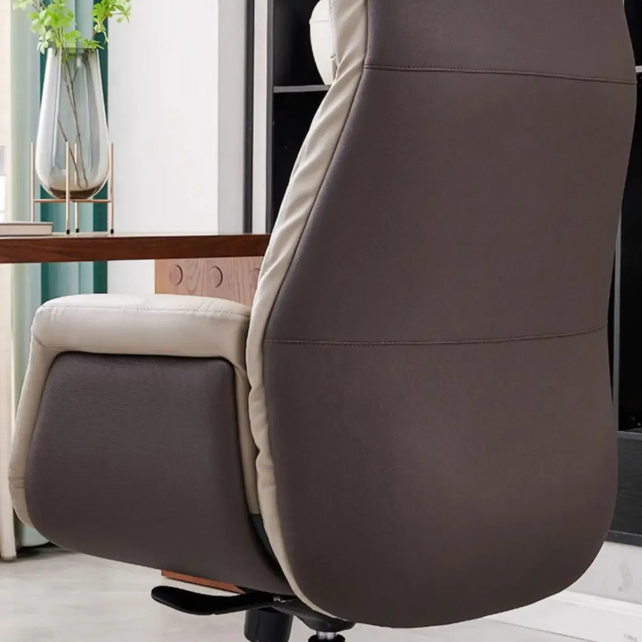 Fauteuil pivotant ergonomique en cuir véritable beige avec dossier haut
