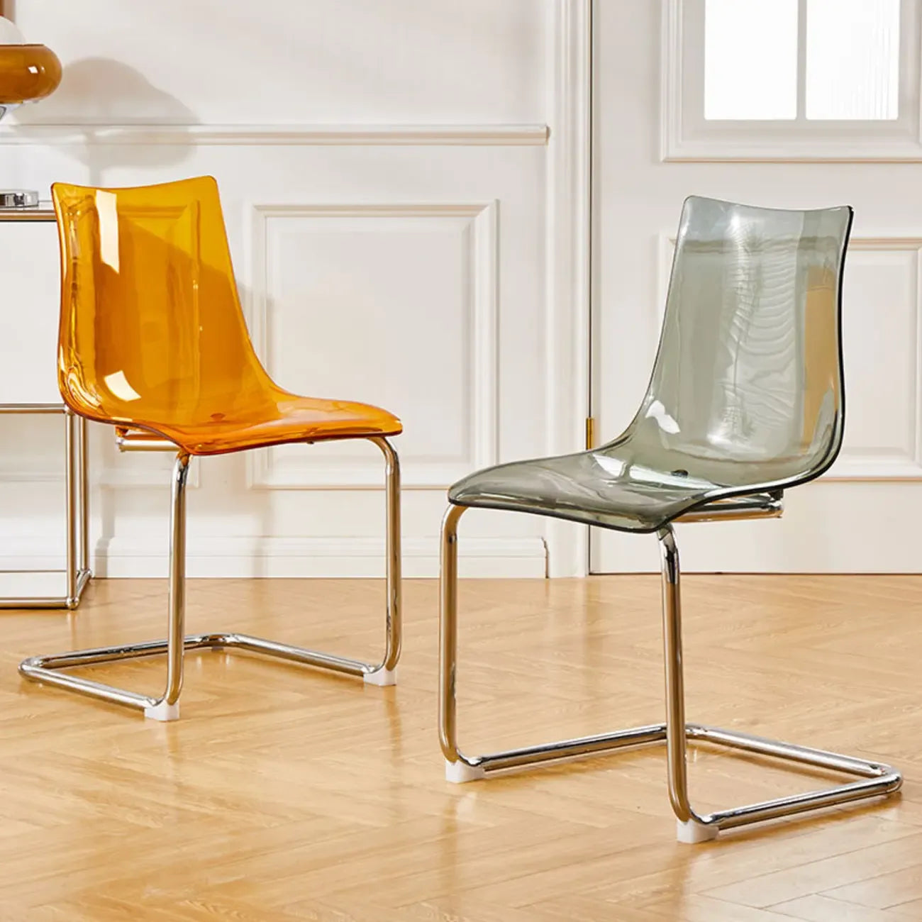 Chaise de salle à manger moderne sans accoudoirs en plastique et acrylique
