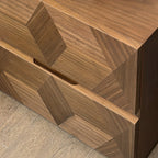 Table de chevet étroite élégante en bois brun noyer à 2 tiroirs