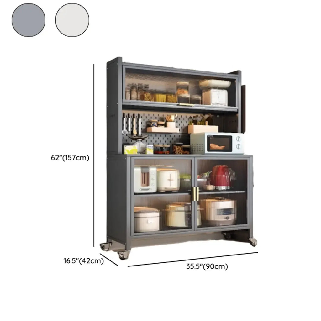 Buffet mobile en métal ouvert avec portes vitrées
