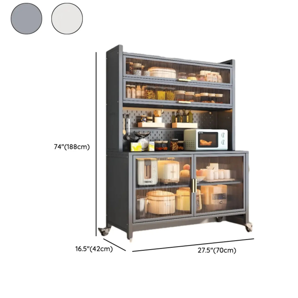 Buffet mobile en métal ouvert avec portes vitrées