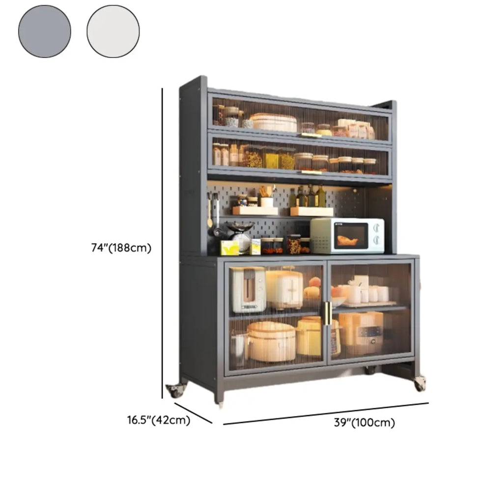 Buffet mobile en métal ouvert avec portes vitrées
