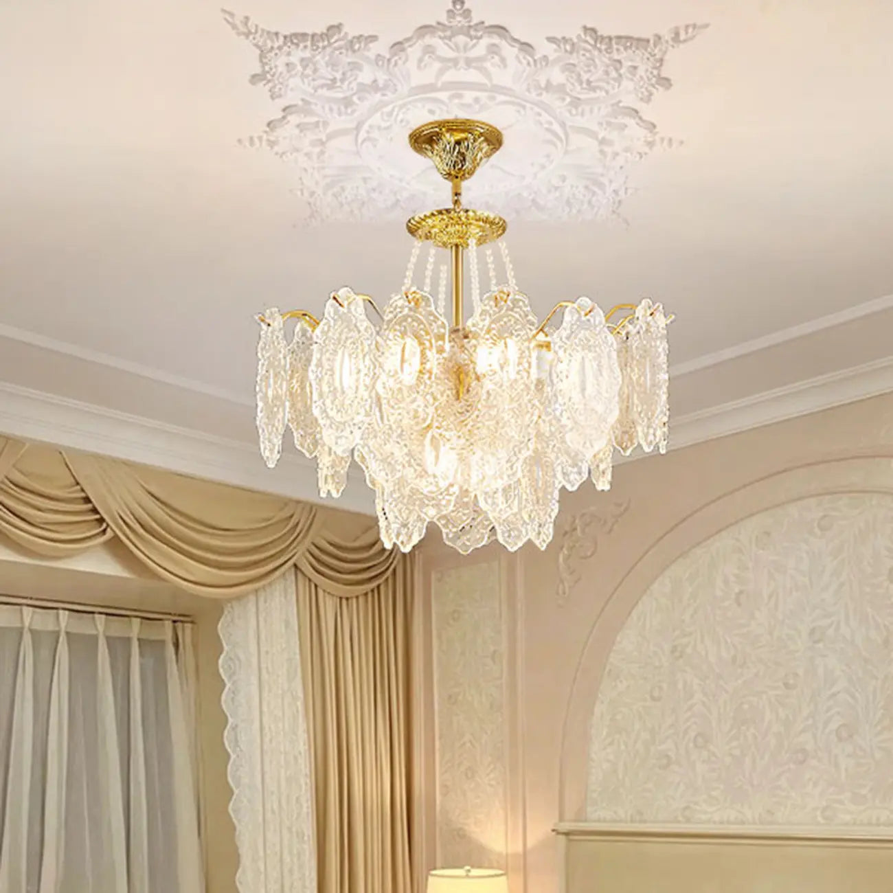 Lustre suspendu rond luxueux en cristal doré et feuilles de feuille
