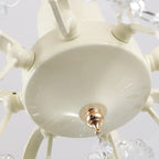 Lustre romantique français à 8 lumières en cristal, à intensité variable.