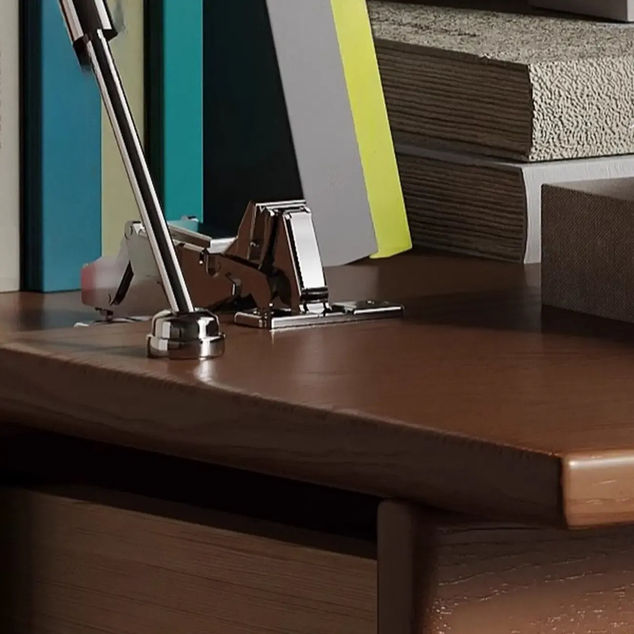 Meuble TV rectangulaire en bois marron à deux niveaux pour salon