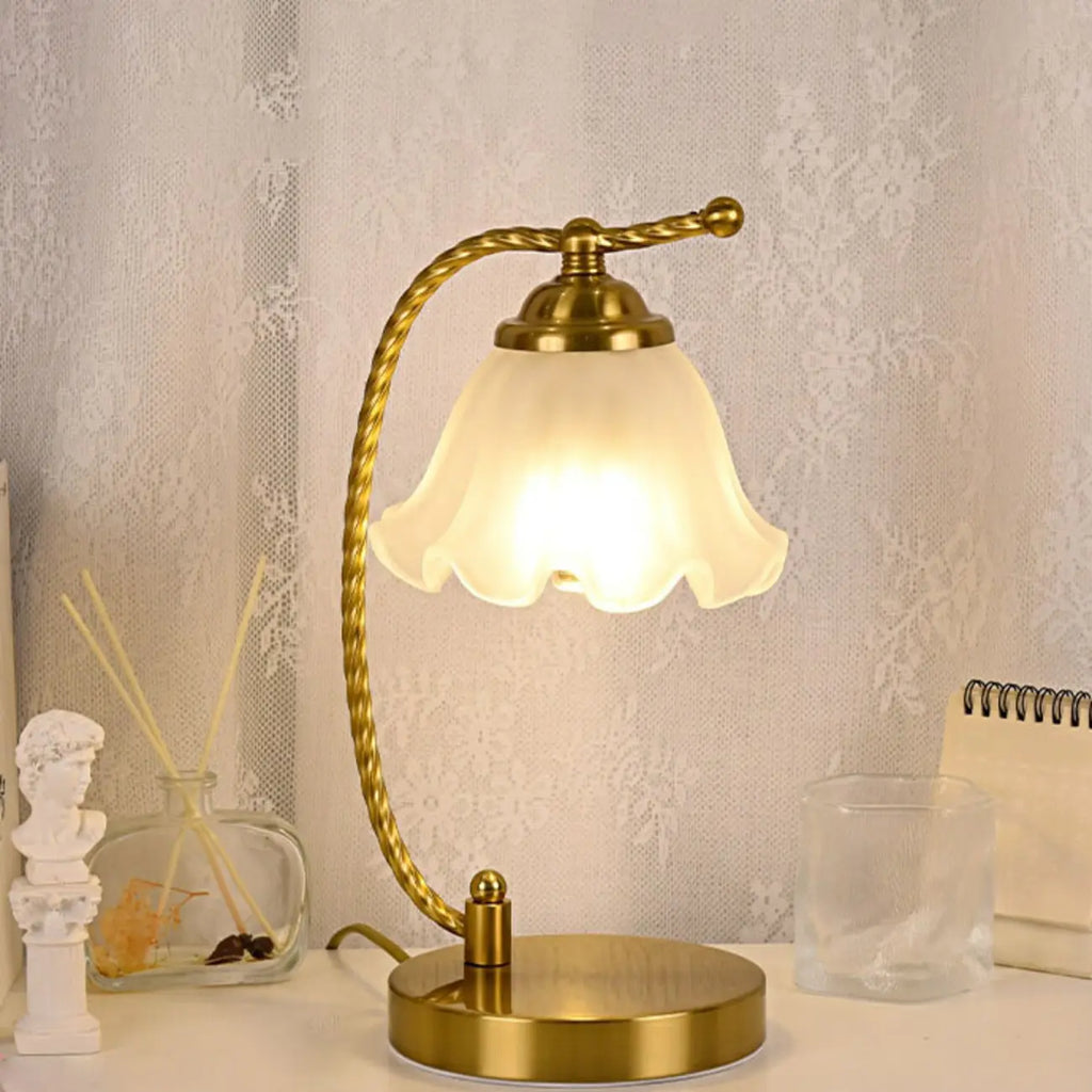 Lampe de chambre enfant en verre dépoli avec LED et fleur dorée