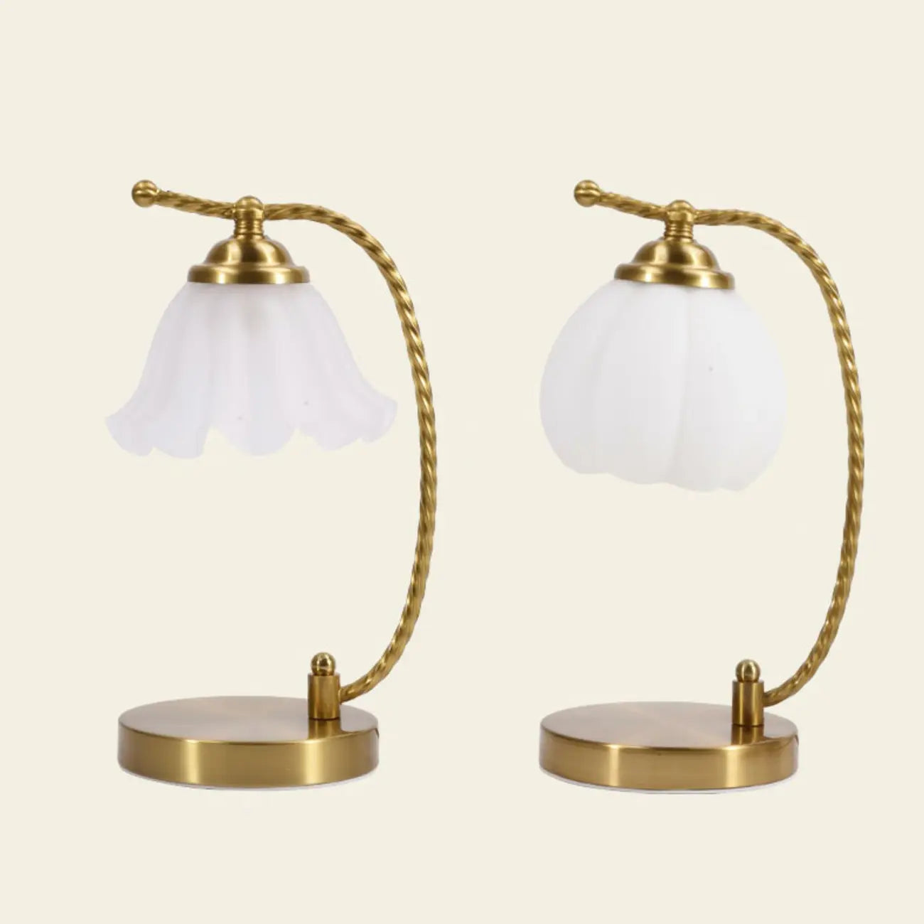 Lampe de chambre enfant en verre dépoli avec LED et fleur dorée