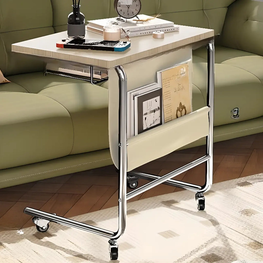 Table d'appoint en forme de C avec plateau en bois brun et roulettes