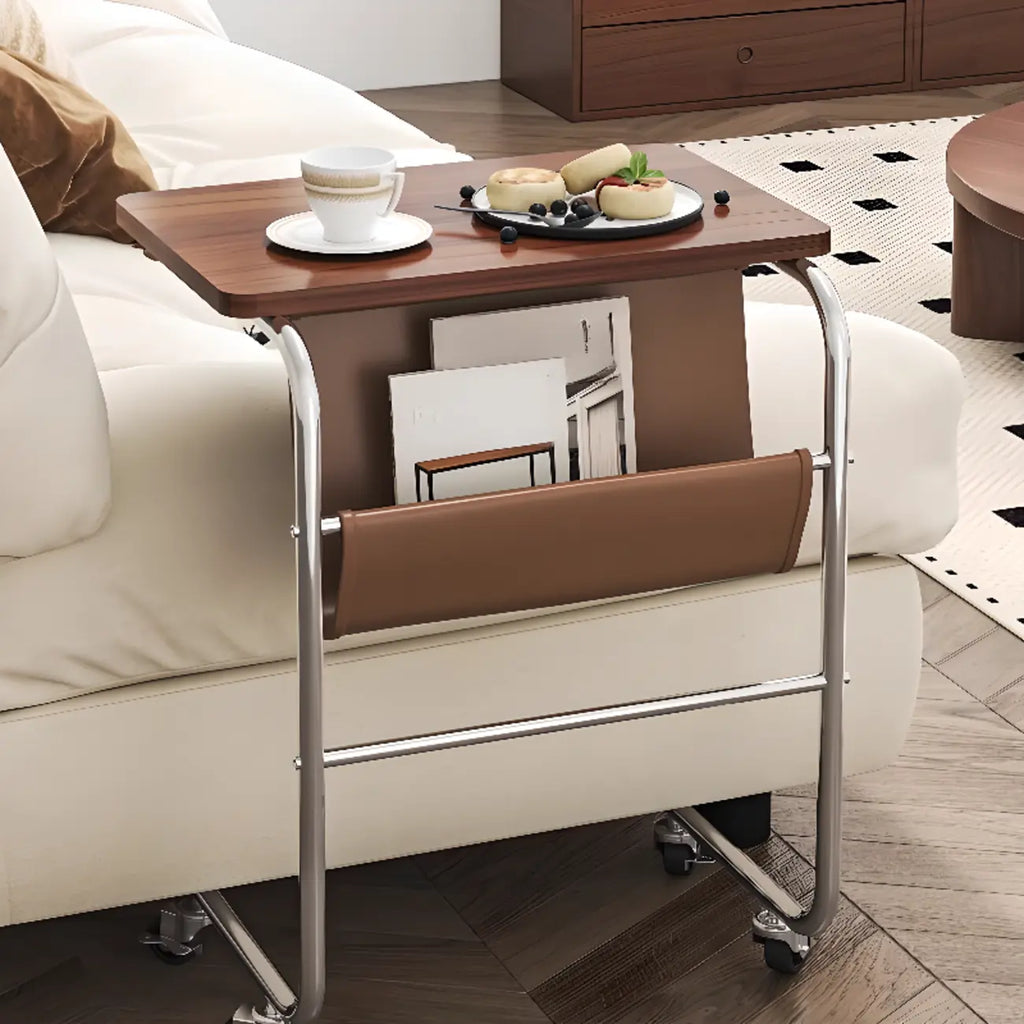Table d'appoint en forme de C avec plateau en bois brun et roulettes