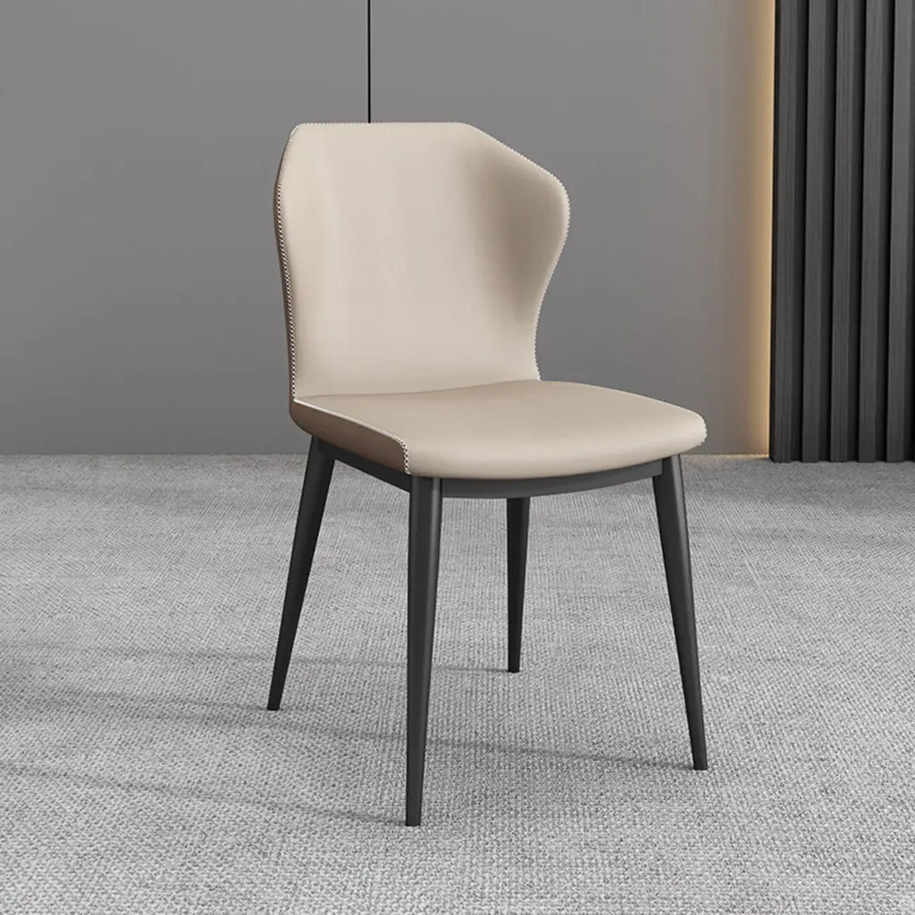 Chaise de salle à manger moderne en similicuir avec dossier à oreilles et pieds en acier