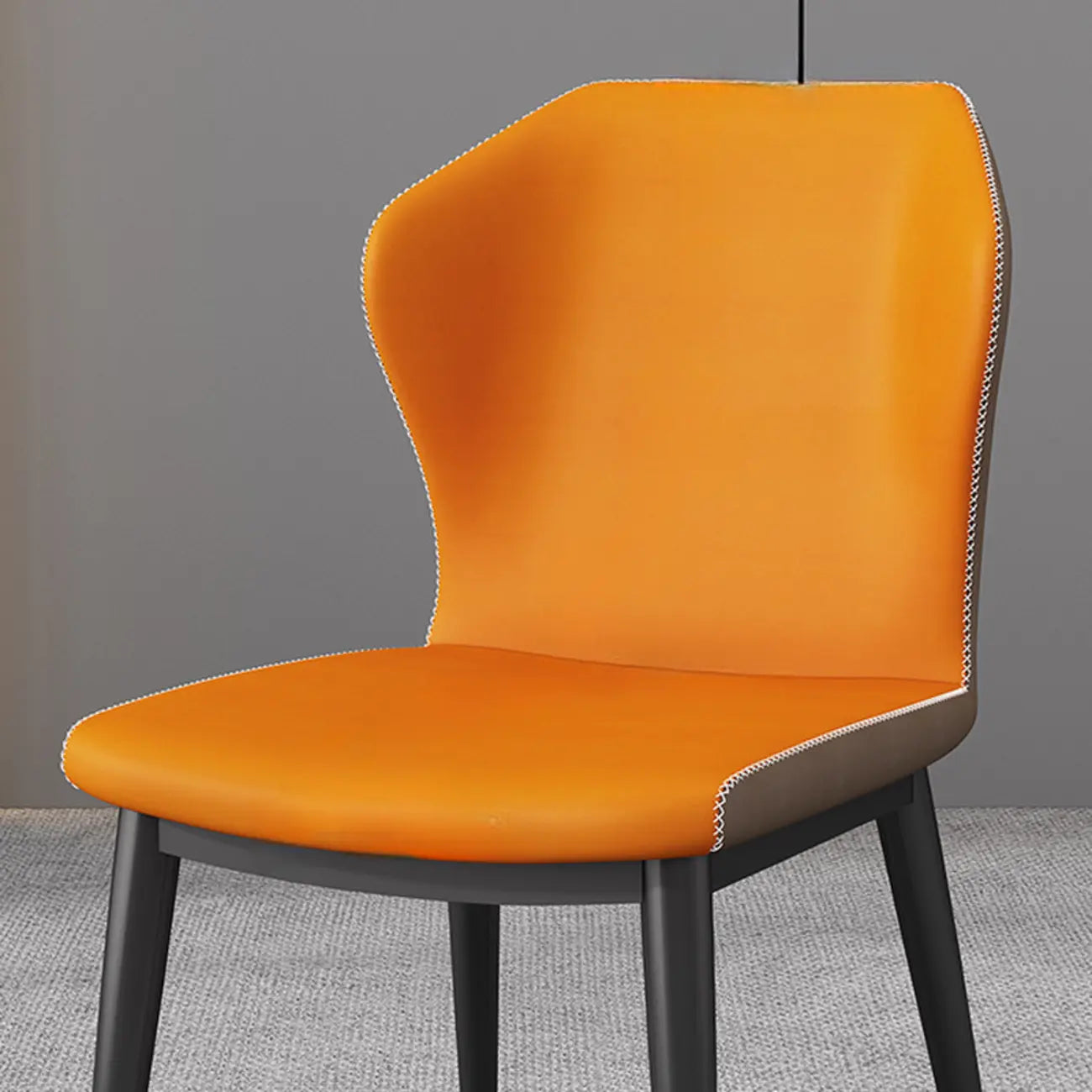 Chaise de salle à manger moderne en similicuir avec dossier à oreilles et pieds en acier