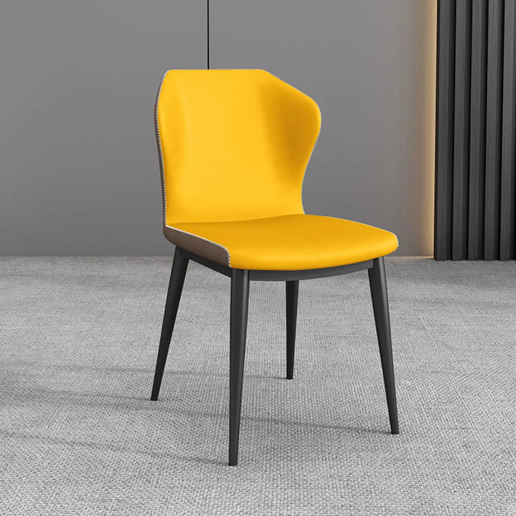 Chaise de salle à manger moderne en similicuir avec dossier à oreilles et pieds en acier