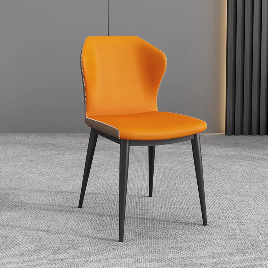 Chaise de salle à manger moderne en similicuir avec dossier à oreilles et pieds en acier