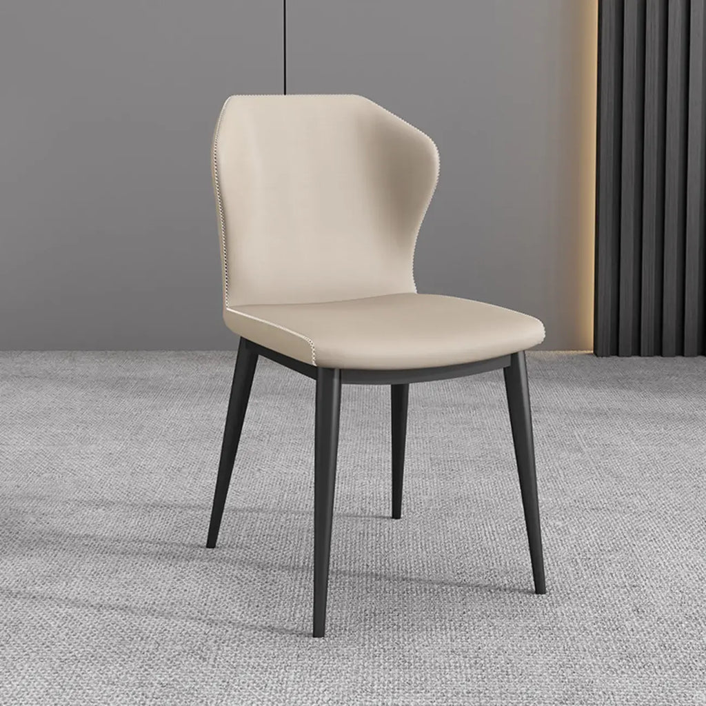 Chaise de salle à manger moderne en similicuir avec dossier à oreilles et pieds en acier