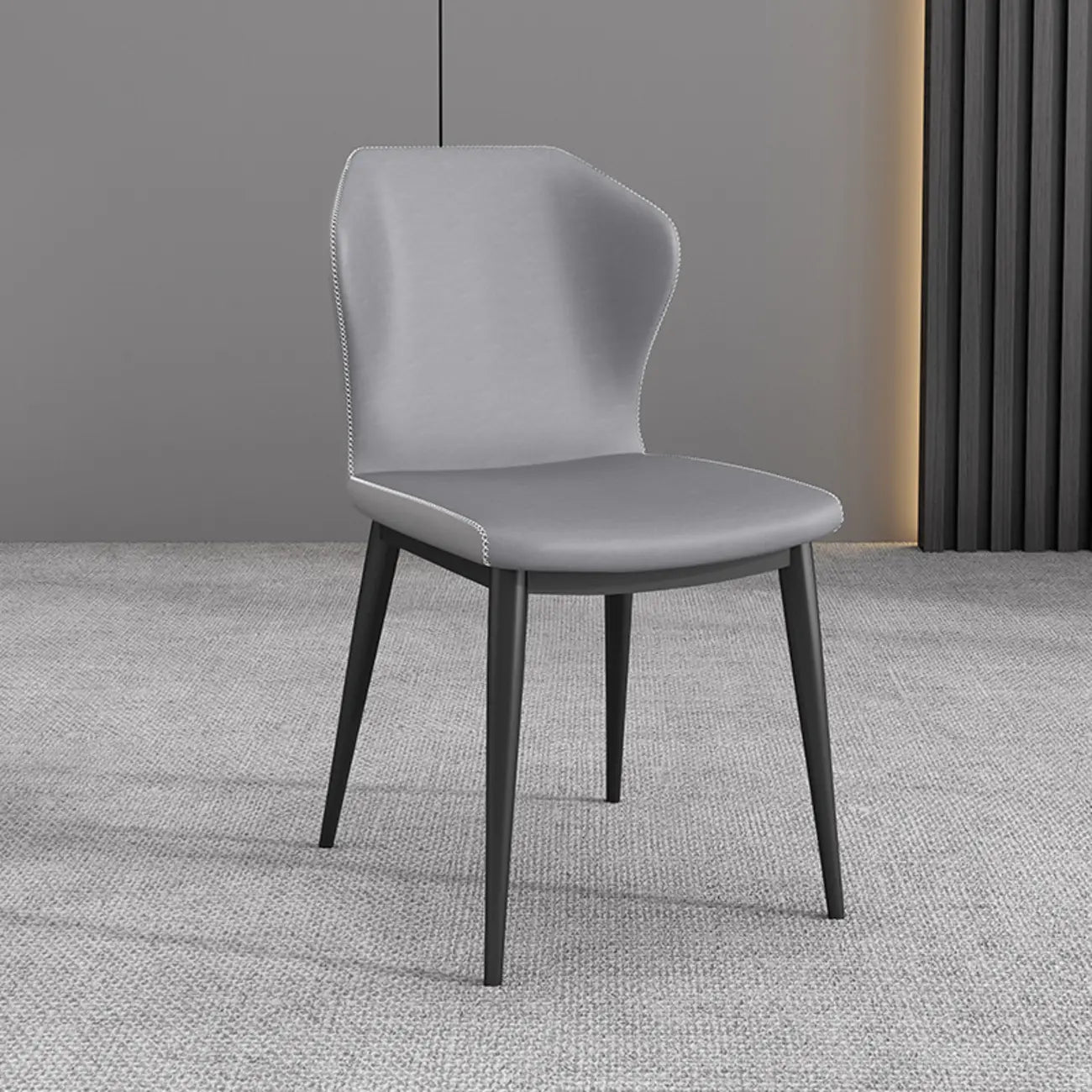 Chaise de salle à manger moderne en similicuir avec dossier à oreilles et pieds en acier