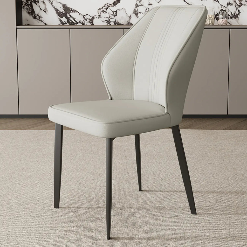 Chaise de salle à manger moderne à oreilles, revêtue de similicuir et dotée de pieds en métal