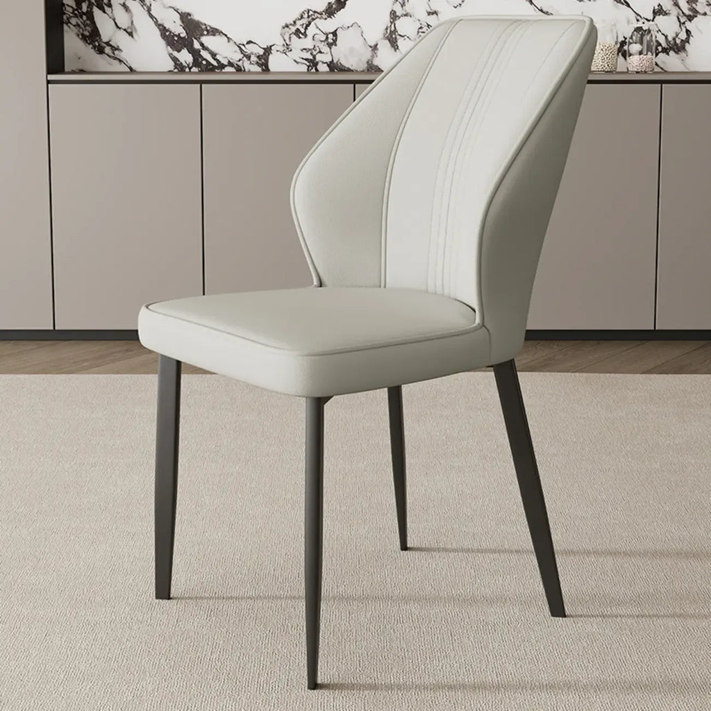 Chaise de salle à manger moderne à oreilles, revêtue de similicuir et dotée de pieds en métal