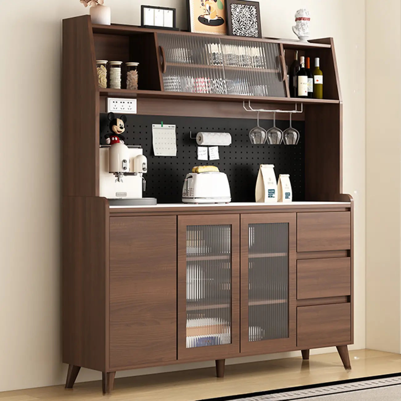 Buffet de cuisine en bois brun avec tiroir