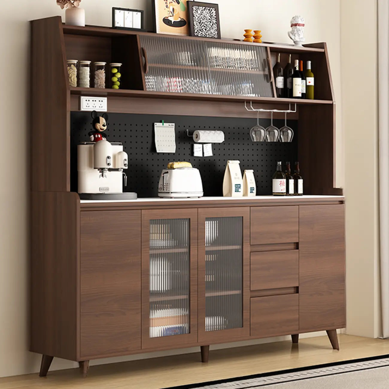 Buffet de cuisine en bois brun avec tiroir