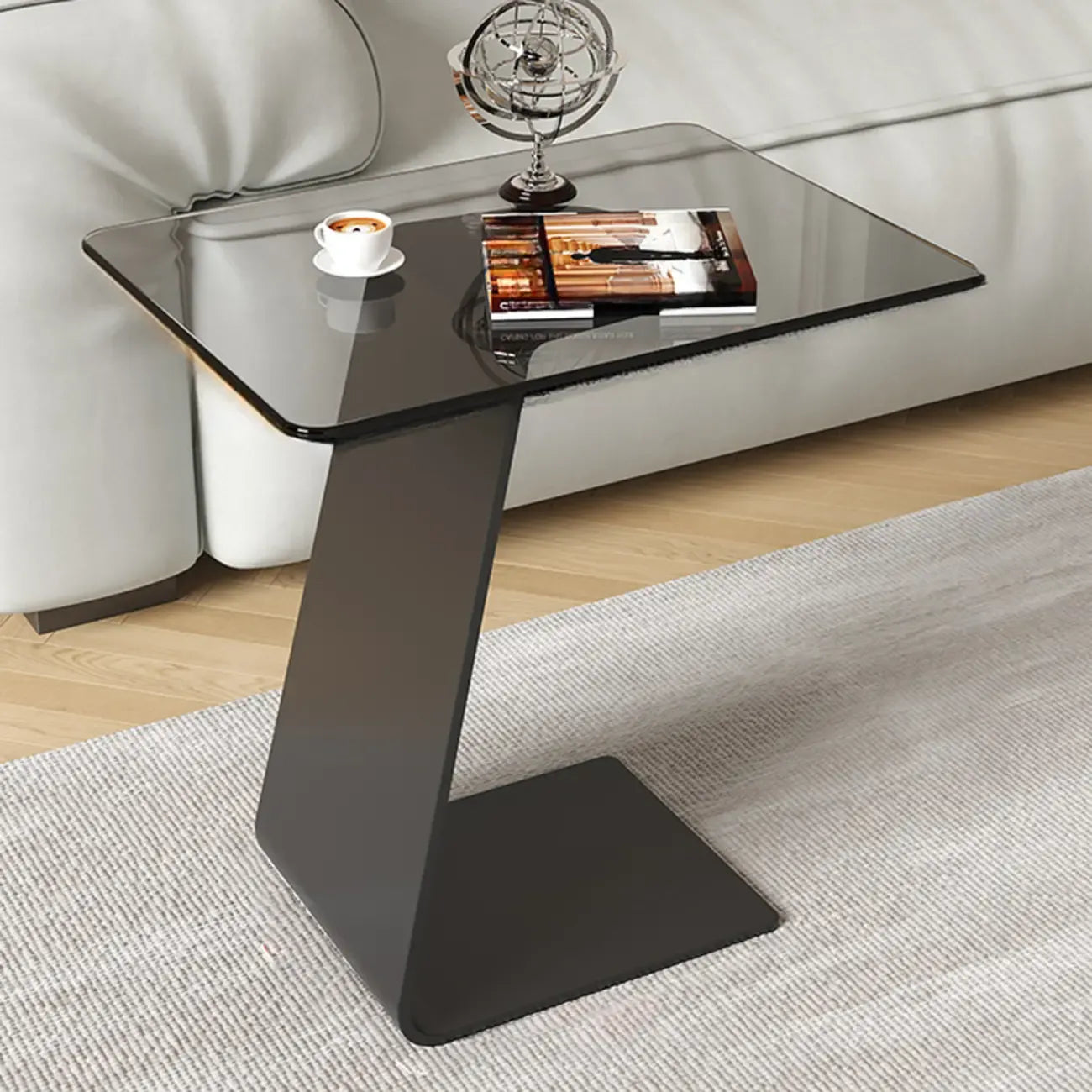 Table d'appoint en métal avec plateau en verre noir en forme de C pour salon