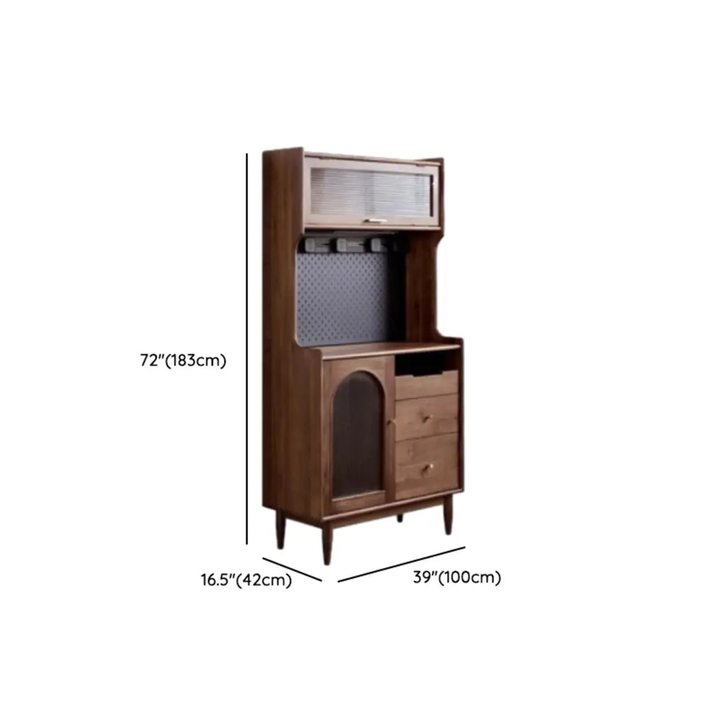 Buffet de cuisine en bois brun clair avec étagère