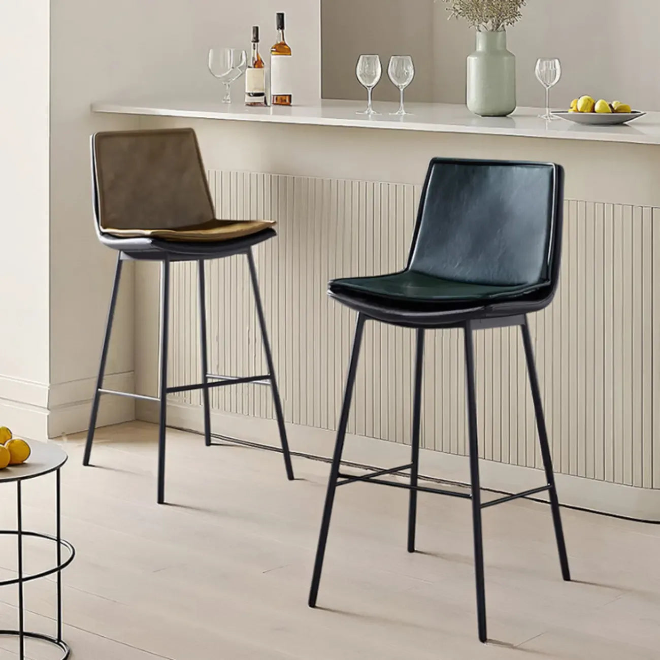 Tabouret de bar moderne en cuir, hauteur comptoir, avec dossier