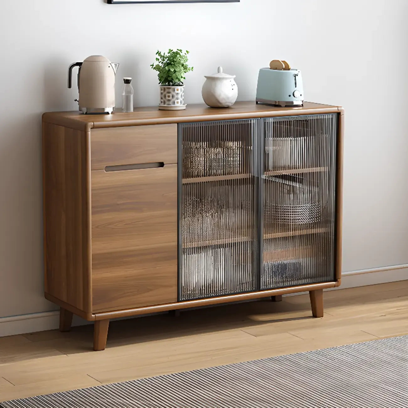 Buffet à trois tiroirs et portes coulissantes en bois brun