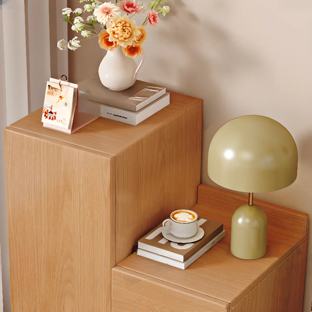 Table de chevet rectangulaire en bois clair avec 3 placards