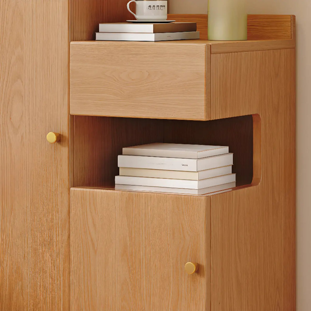 Table de chevet rectangulaire en bois clair avec 3 placards