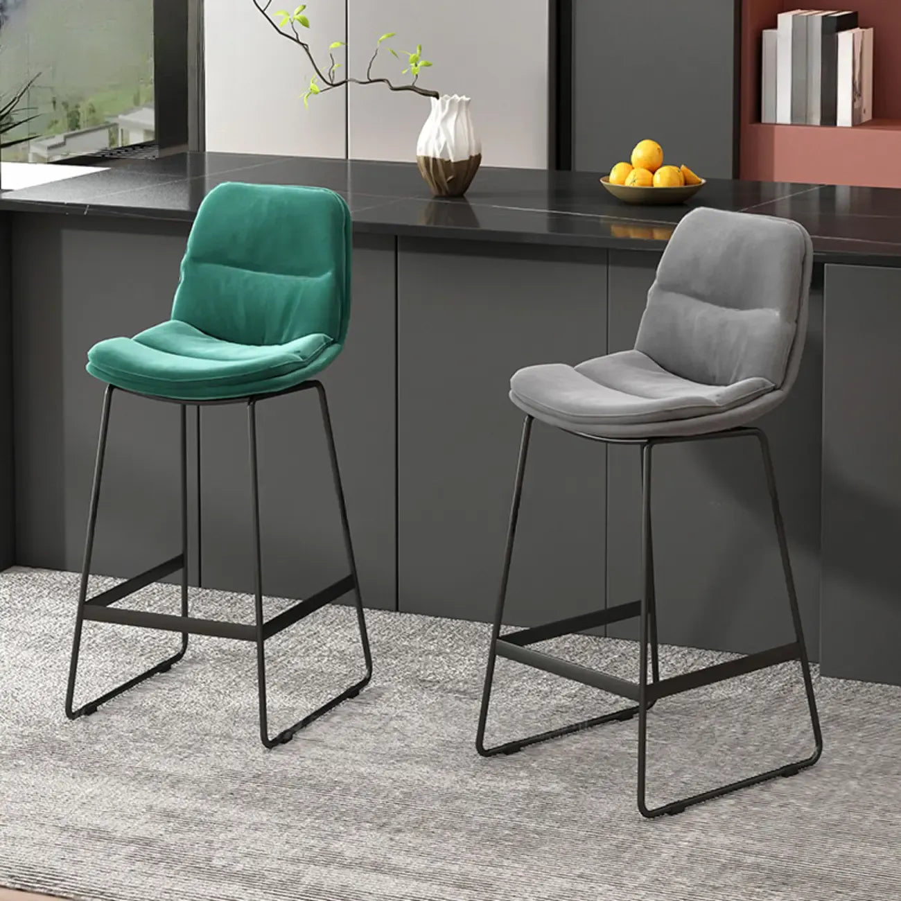 Tabourets de bar de comptoir Glam Sled revêtus de tissu