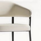 Chaise de salle à manger moderne avec accoudoirs en similicuir, dossier ouvert et pieds en alliage