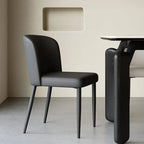 Chaise de salle à manger moderne sans accoudoirs en cuir avec pieds en alliage noir