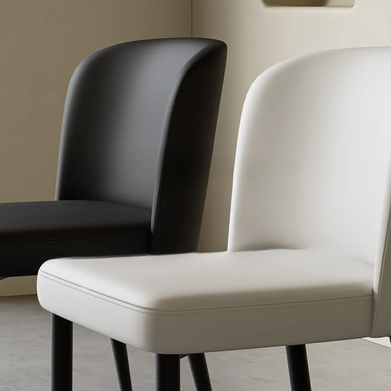 Chaise de salle à manger moderne sans accoudoirs en cuir avec pieds en alliage noir