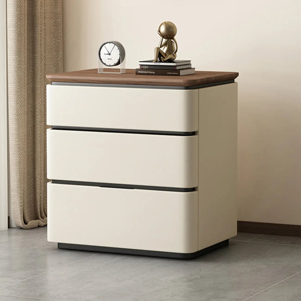 Table de chevet étroite et moderne en bois avec 3 tiroirs
