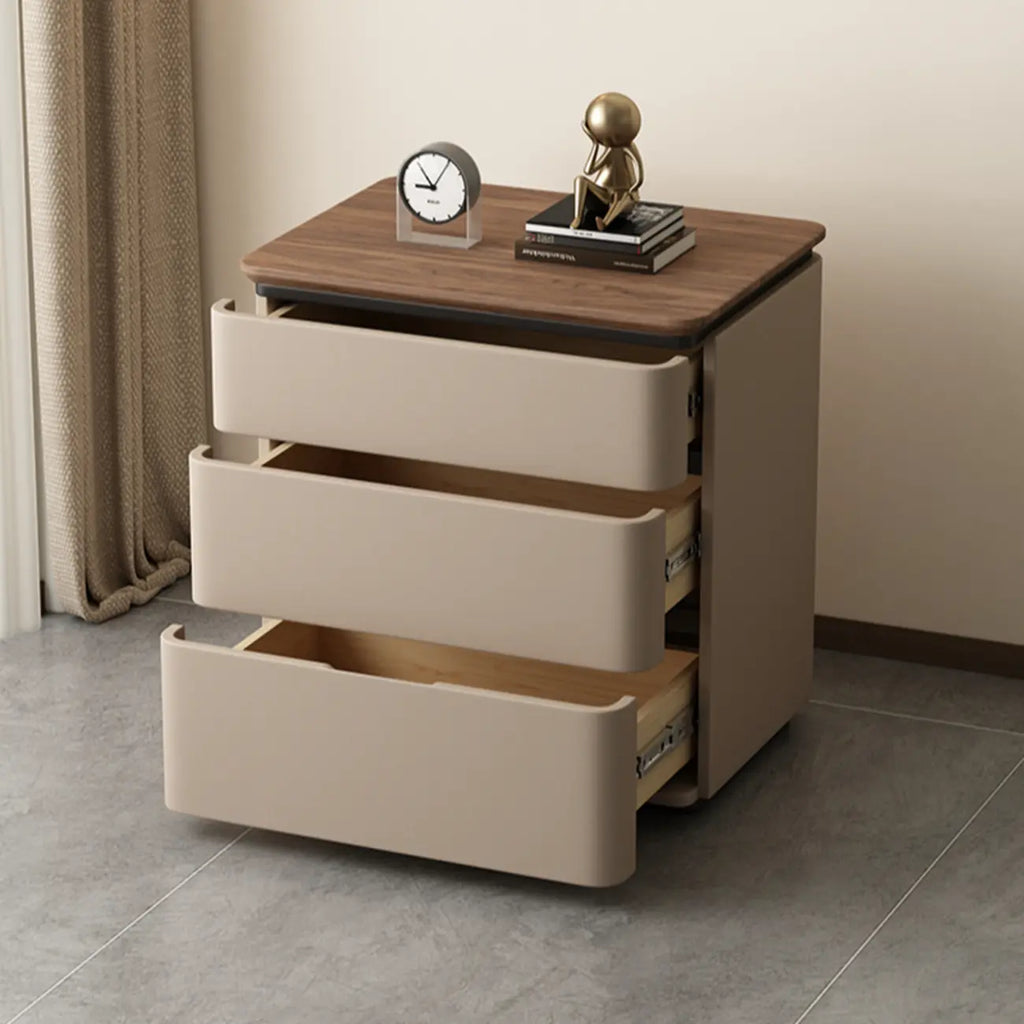 Table de chevet étroite et moderne en bois avec 3 tiroirs