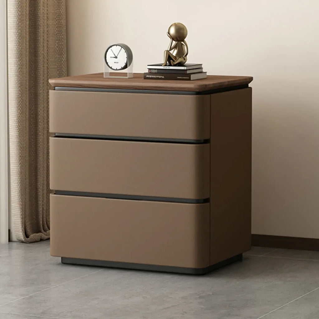Table de chevet étroite et moderne en bois avec 3 tiroirs
