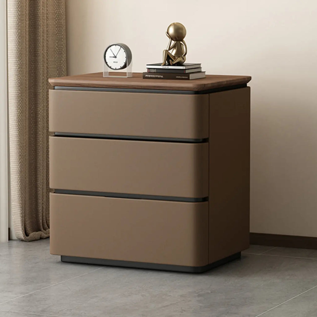 Table de chevet étroite et moderne en bois avec 3 tiroirs