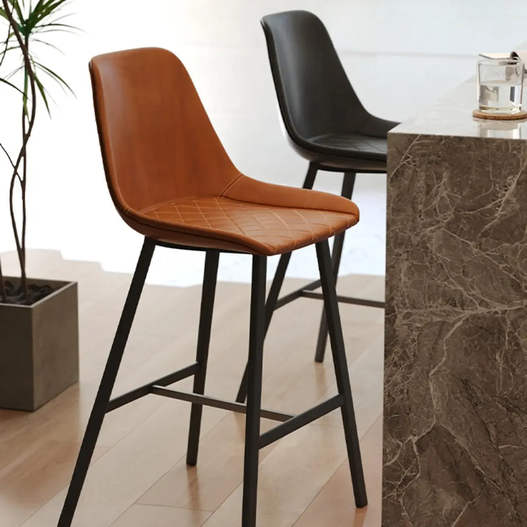 Sgabello da bar in pelle trapuntata stile moderno di metà secolo