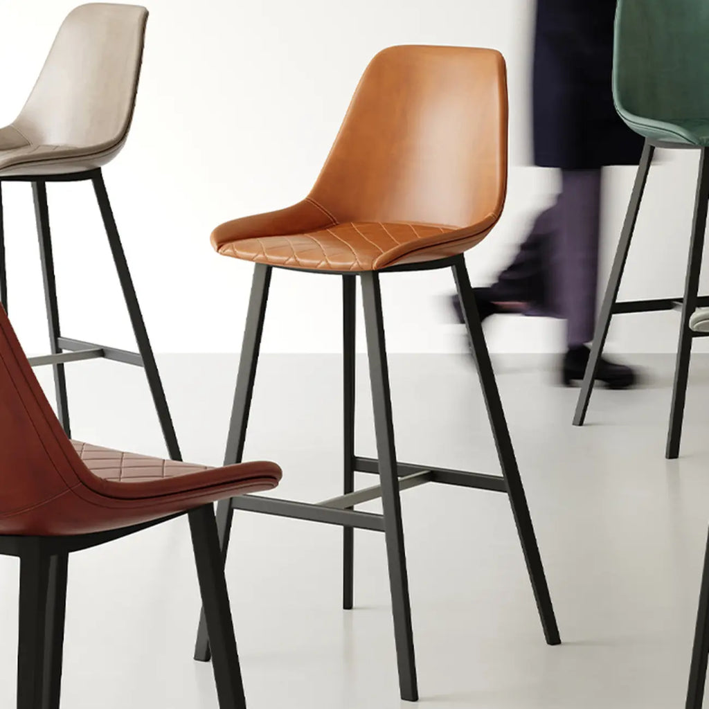 Sgabello da bar in pelle trapuntata stile moderno di metà secolo
