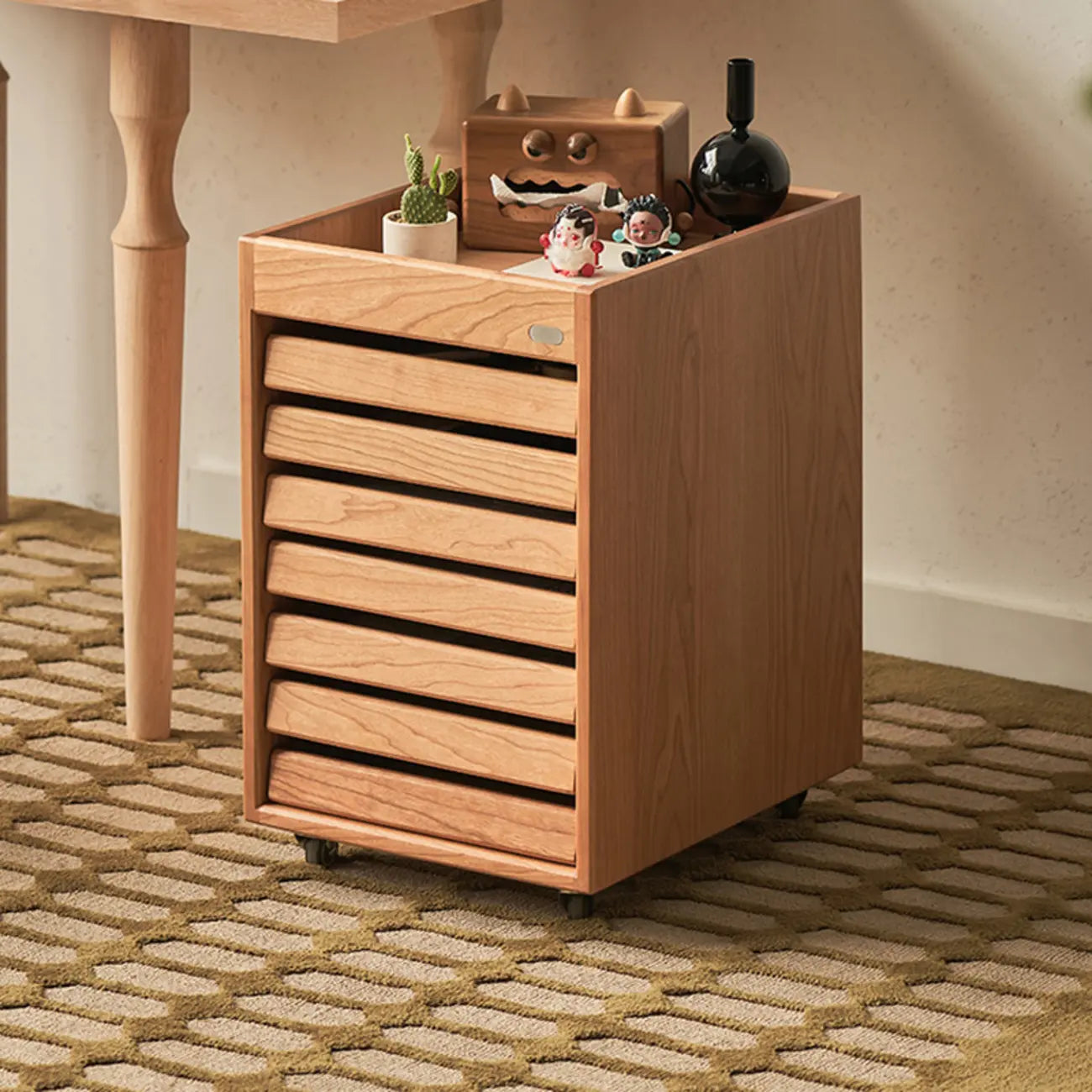 Table d'appoint roulante moderne en bois de cerisier avec tiroirs